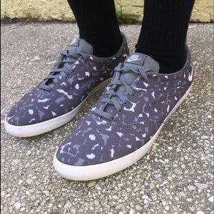 Casual Nike Camo Colorway